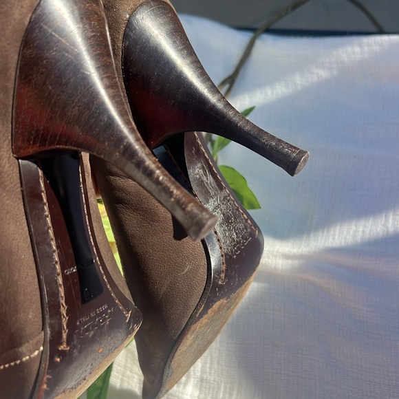 PRADA Vintage Leather Pointed Toe Pumps With Floral Buckle. Size 38.🤎 - Picture 6 of 17